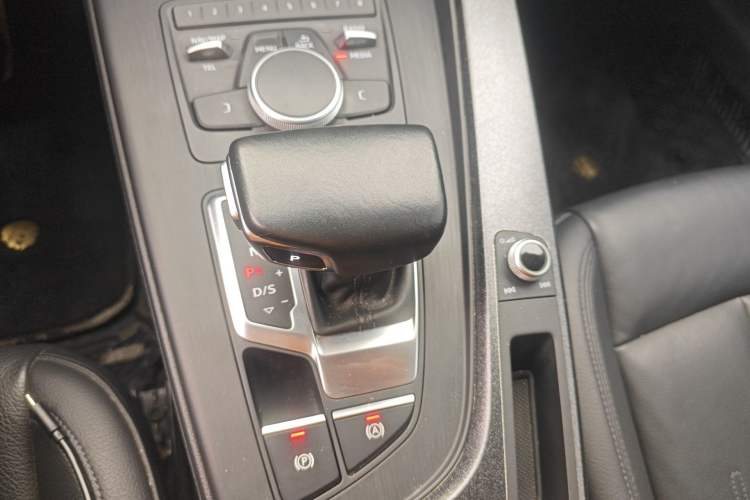 Used Audi A5 2017 Coupe 40 TFSI Fashion Model Gear Lever