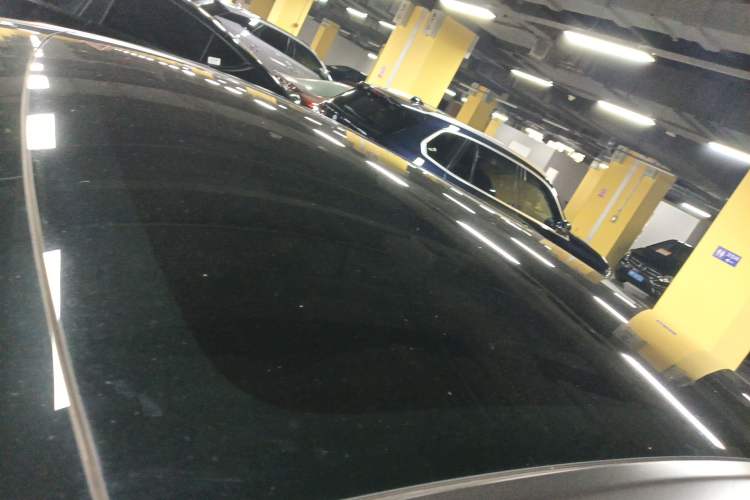 Used Tesla Model Y 2023 Long-Range All-Wheel-Drive Version Roof