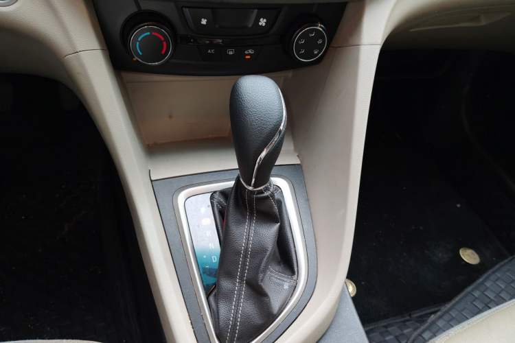 Used Buick GT 2015 15N Automatic Elite Version Gear Lever