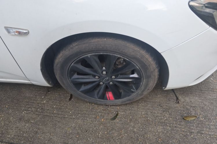 Used Chevrolet Monza 2020 Light Hybrid Redline 320T Dual-Clutch Thrilling Edition Right Front Wheel Hub