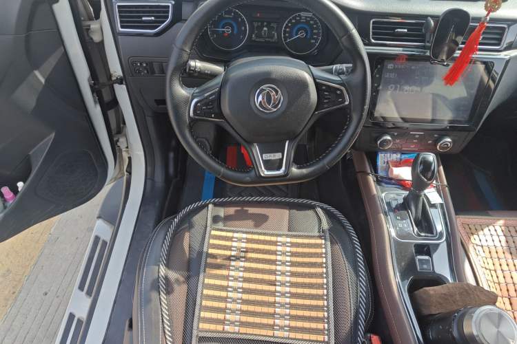 Used Dongfeng Fengon 580 2017 Revised Version 1.5T CVT Luxury Edition Steering Wheel