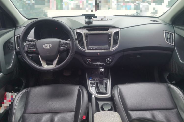 Used Hyundai ix25 2015 1.6L Automatic Two-Wheel-Drive Deluxe DLX Model Interior 2