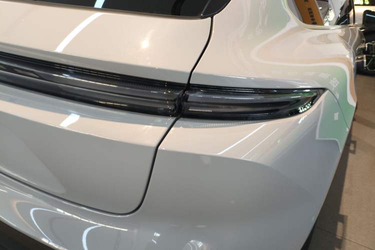 Used Nio ET5T 2023 75 kWh Touring Right Rear Taillight