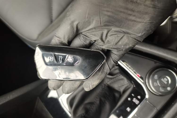 Used Volkswagen Tiguan L 2019 330TSI Automatic Two-Wheel Drive Smart Luxury Version China VI Standard Vehicle Key