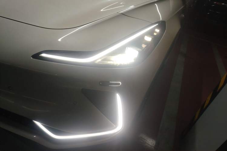 Used IM LS7 2023 90 kWh Elite Rear-Drive Version Left Front Headlight