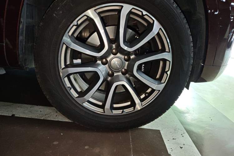 Used Maserati Levante 2016 3.0T Standard Edition Right Front Wheel Hub