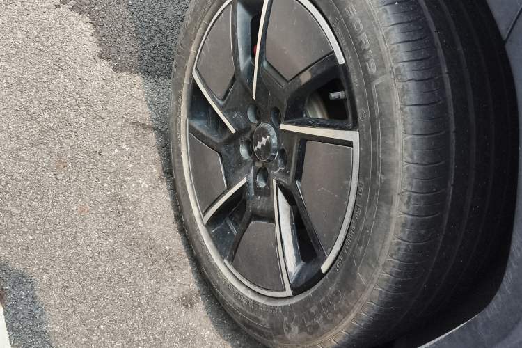 Used Formula Leopard Titanium 3 2025 501KM All-Wheel Drive Intelligent Driving Ultra Version Right Rear Wheel Hub