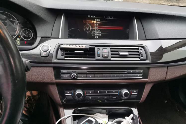 Used BMW 5 Series 2014 525Li Luxury Design Package
