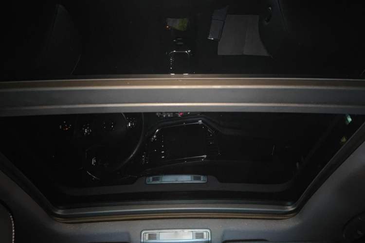 Used Volkswagen T-ROC 2021 280TSI DSG Two-Wheel Drive Luxury Smart Connectivity Version Headliner