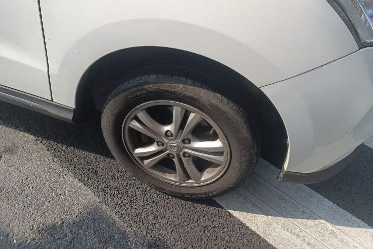 Used HYOSOW H3 2015 1.5L manual Comfort trim level
