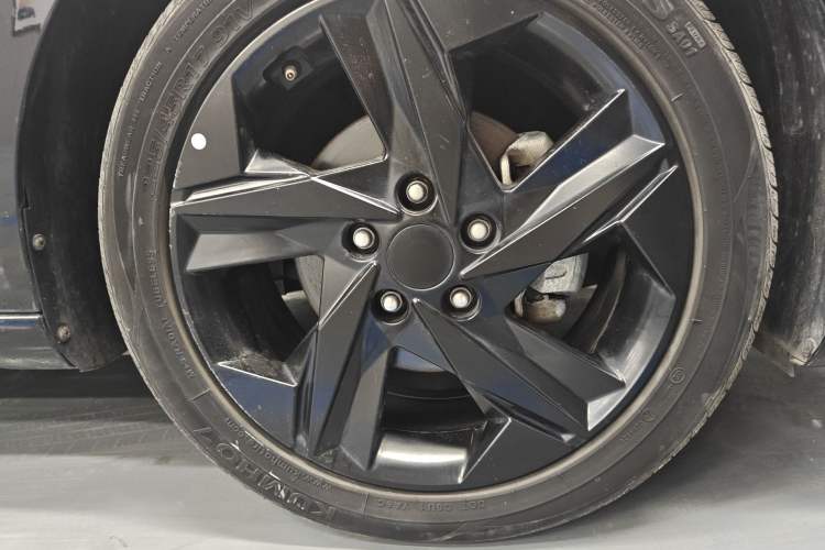 Used Hyundai Elantra 2022 1.5L CVT LUX Black Knight Limited Edition
