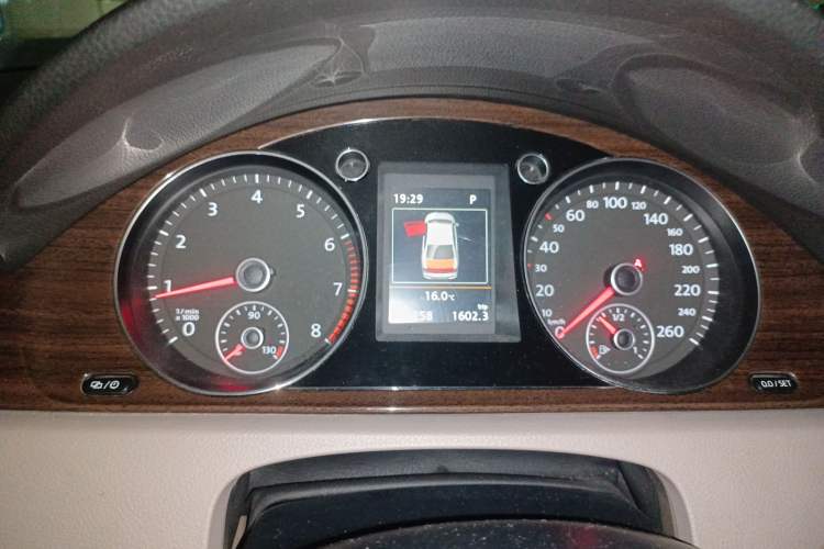 Used Volkswagen Magotan 2015 Revised Version 2.0 TSI Prestige Edition Instrument Cluster