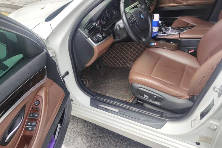 Used BMW 5 Series 2013 525Li Leading Model
