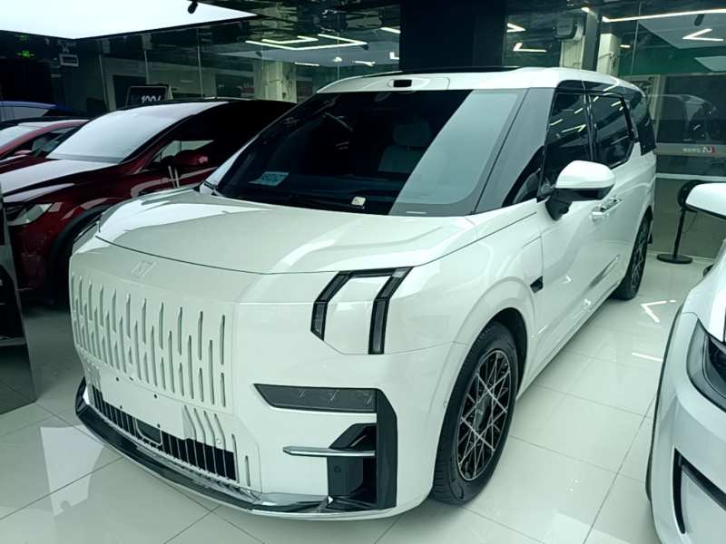 Used Zeekr 009 2024 7-Seater Aisle Version 108 kWh — 1