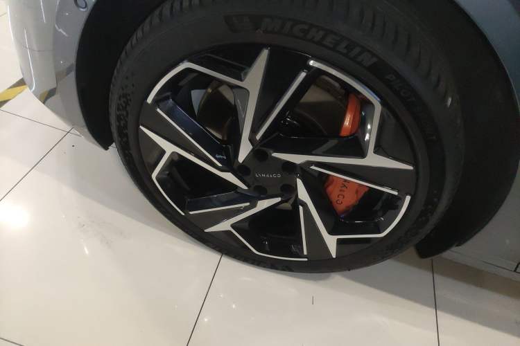 Used Lynk & Co Z10 2025 95 kWh 702 km All-Wheel Drive Intelligent Driving Ultra
