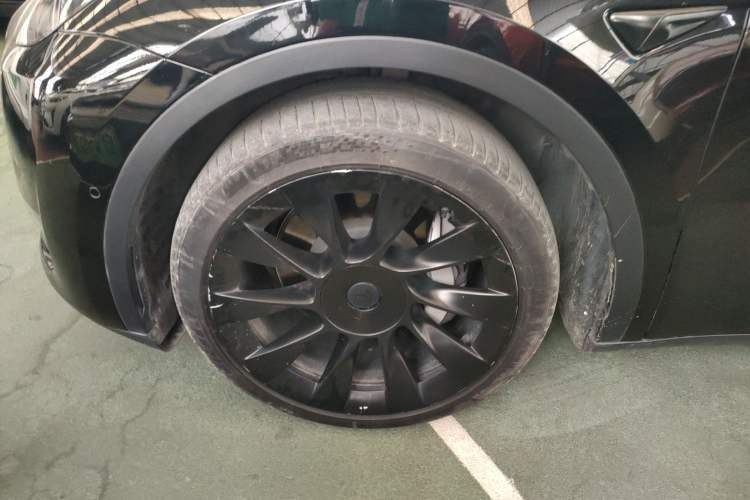 Used Tesla Model Y 2021 Long-Range All-Wheel-Drive Version Exterior 4