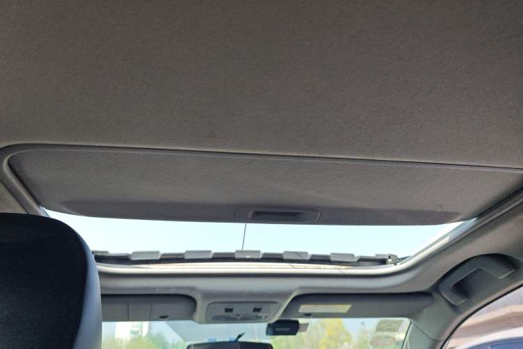 Used Toyota YARiS L Zhi Xuan 2015 1.5G Automatic Xuan Dong Sunroof Special Edition Headliner