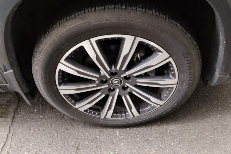 Used CHANGAN CS75 PLUS 2022 2nd Generation 2.0T Automatic Navigation Version Right Front Wheel Hub