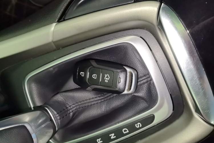 Used Ford Mondeo 2013 2.0L GTDi 200 Fashion Edition Interior 1