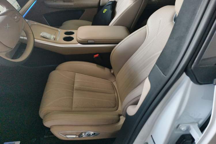 Used XPeng G9 2025 625 Long-Range Max Left Front Seat