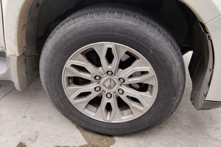 Used JMC Yusheng S350 2016 2.0T Automatic Two-Wheel Drive Gasoline Luxury Version with Sunroof 5 Seats Right Front Wheel Hub