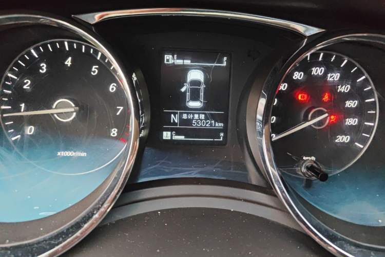 Used Baojun 730 2016 1.8L iAMT Luxury Model 7 Seats Odometer Close Up