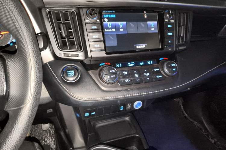 Used Toyota RAV4 2016 2.0L CVT Two-Wheel Drive Fashion Edition China V Standard