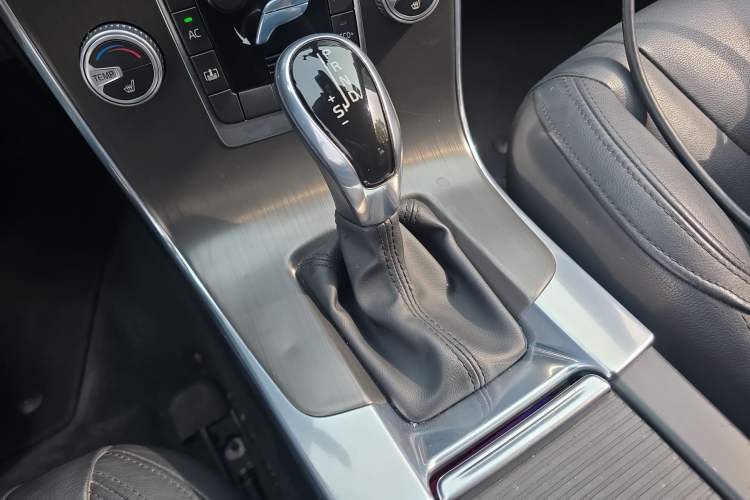 Used Volvo S60 2016 S60L T5 Intelligent Drive Edition Gear Lever