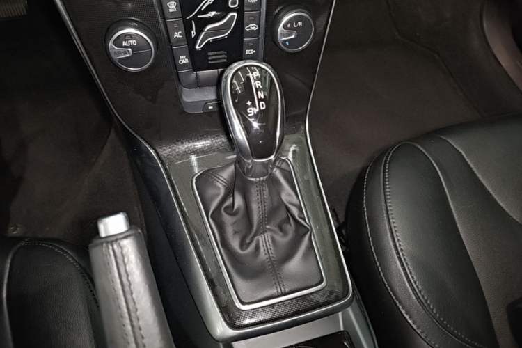 Used Volvo V40 2017 T3 Zhiyi Edition Gear Lever