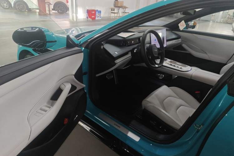 Used Xiaomi Auto SU7 2024 Four-Wheel Drive Ultra-Long Range Advanced Intelligent Driving Max Edition
