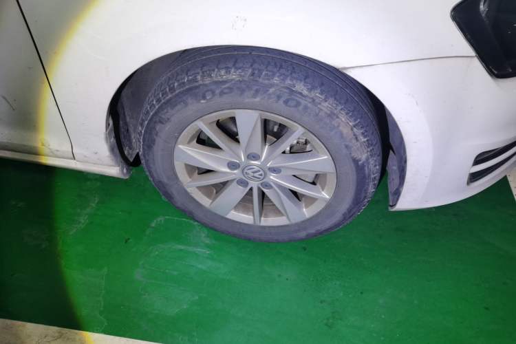 Used Volkswagen Golf 2016 1.6L Manual Fashion Edition Right Front Wheel Hub