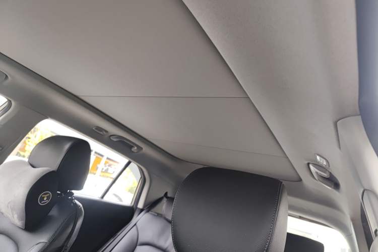 Used Hyundai ix25 2015 1.6L Automatic Two-Wheel-Drive Deluxe DLX Model