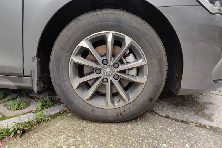 Used BYD Qin PLUS 2024 HONOR Edition DM-i 55KM Leading Model Right Front Wheel Hub