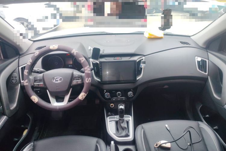 Used Hyundai ix25 2017 1.6L Automatic Smart Version Center Console