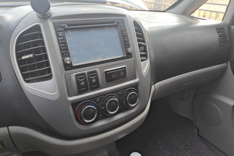 Used FORTHING Lingzhi 2015 M3 1.6L 7-Seater Comfort Model