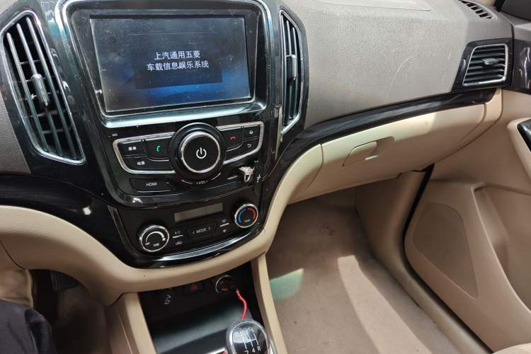 Used Baojun 730 2014 1.5L Manual Luxury Navigation ESP Version 7 Seats