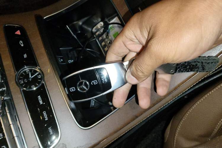 Used Mercedes-Benz E-Class 2020 Restyled E 300 L Exclusive Edition Vehicle Key