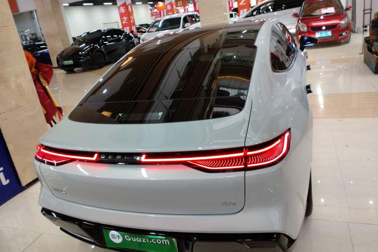 Used Geely Galaxy E8 2024 665 km Range Rear-Drive Starship Long-Range Version