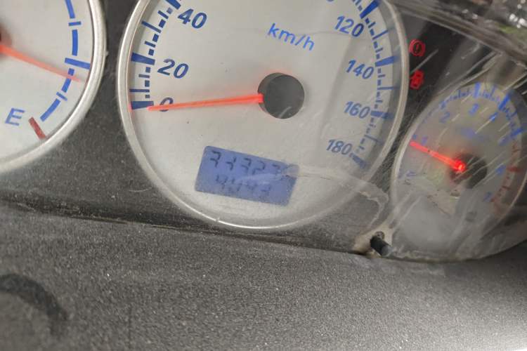 Used King Long Golden Way 2015 2.0L Value-Packed Practical Version 4G21B Odometer Close Up