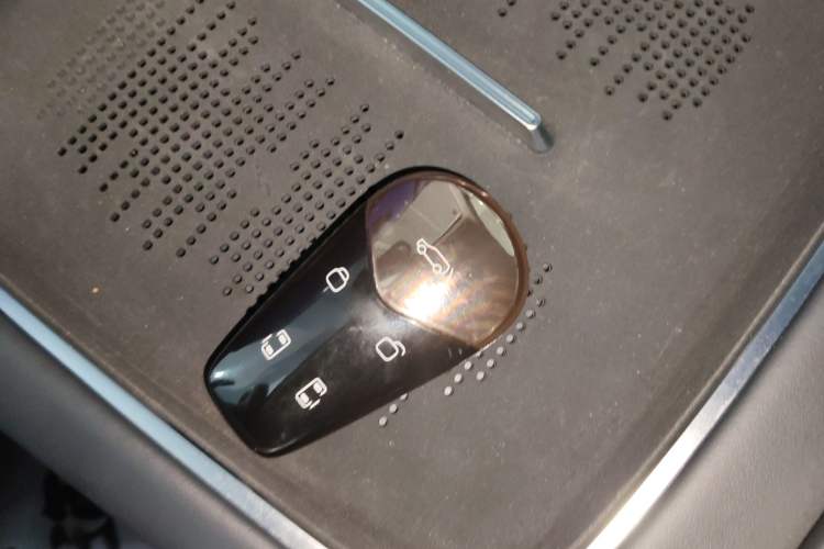 Used VOYAH Dream 2025 PHEV Four-Wheel-Drive Flagship Kunpeng Edition
