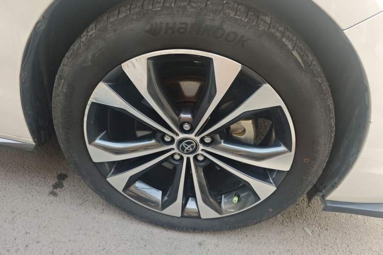 Used Toyota Granvia 2022 2.5L Hybrid Prestige Edition Right Front Wheel Hub