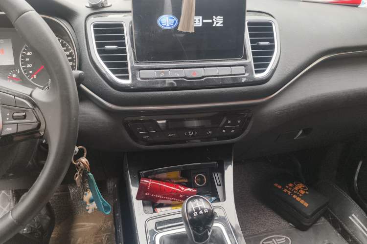 Used FAW Senya R9 2018 1.2T Manual Luxury Smart Edition
