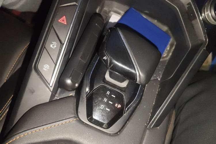 Used Lynk & Co 06 EM-P 2022 PHEV 84 km Range Pro Version Gear Lever