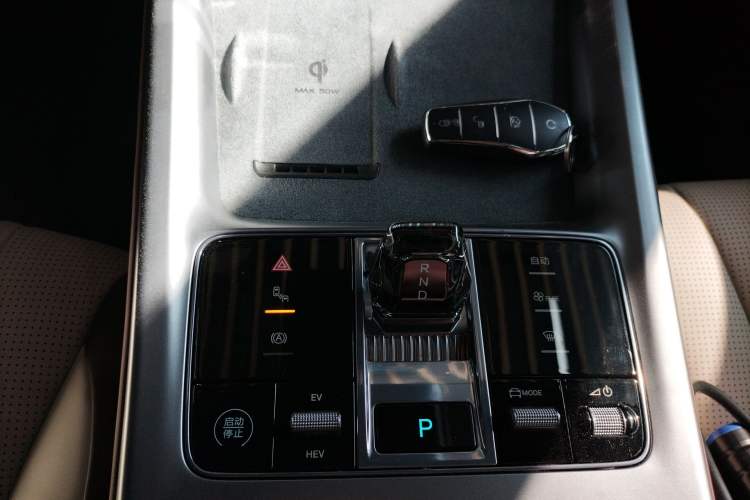 Used BYD Seal 2024 HONOR Edition DM-i 1.5L 121km Prestige Model Gear Lever