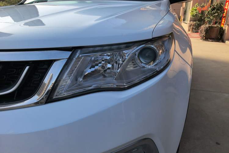 Used Geely Auto Emgrand X7 Sport 2016 2.0L Manual Smart Connect Version
