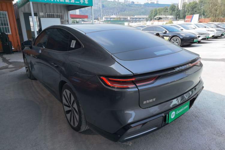 Used Geely Galaxy E8 2024 665 km Range Rear-Drive Starship Long-Range Version