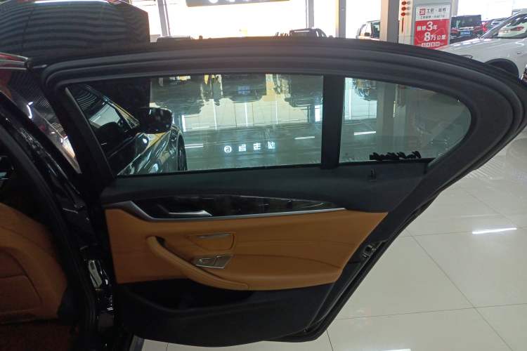 Used BMW 5 Series 2018 Restyled 530Li Leading Edition M Sport Package
