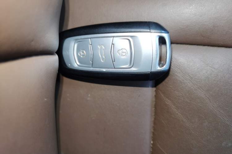 Used Geely Auto Emgrand X7 Sport 2016 1.8TD Automatic All-Wheel-Drive ZhiZun Edition Interior 1