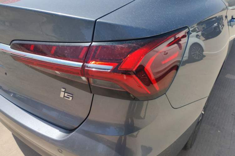 Used Roewe i5 2021 1.5L CVT Platinum Edition