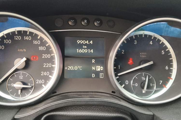 Used Mercedes-Benz R-Class 2014 R 320 4MATIC Business Model
